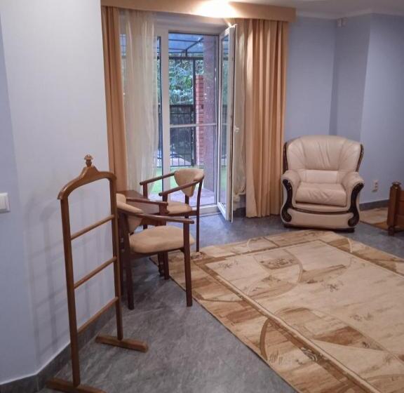 غرفة قياسية, Red Stone