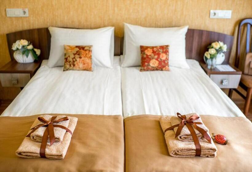 اتاق استاندارد با بالکن, &spa Pysanka, готель писанка, 3 сауни та джакузі   індивідуальний відпочинок у спа