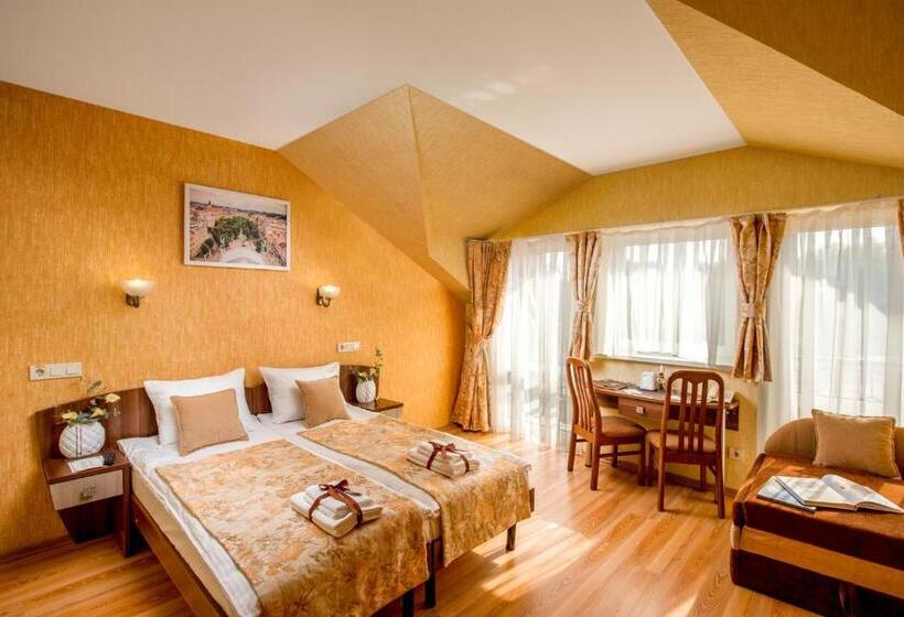 اتاق استاندارد با بالکن, &spa Pysanka, готель писанка, 3 сауни та джакузі   індивідуальний відпочинок у спа