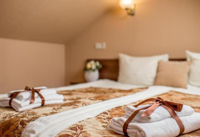 سوییت جونیور, &spa Pysanka, готель писанка, 3 сауни та джакузі   індивідуальний відпочинок у спа