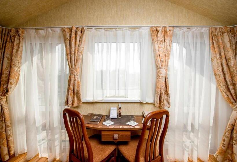 Economy Triple Room, &spa Pysanka, готель писанка, 3 сауни та джакузі   індивідуальний відпочинок у спа