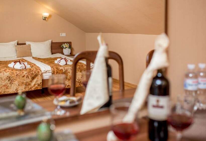 سوییت جونیور, &spa Pysanka, готель писанка, 3 сауни та джакузі   індивідуальний відпочинок у спа