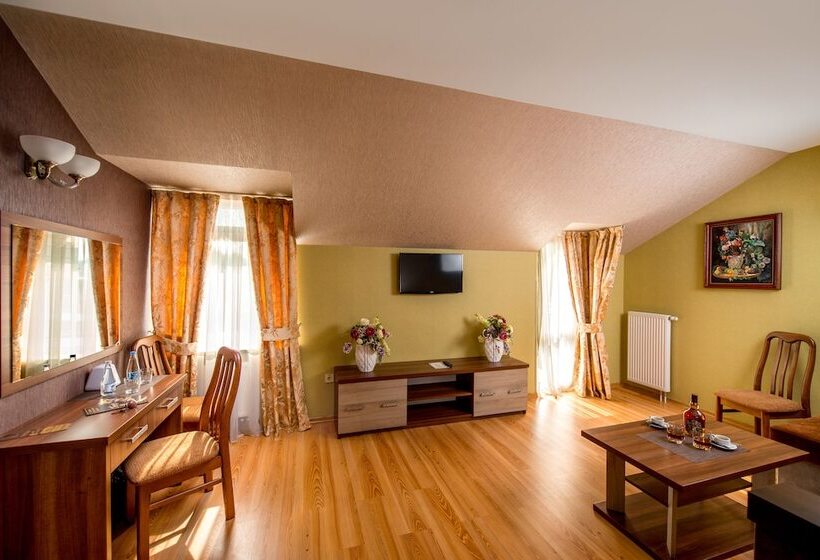 سوییت جونیور با بالکن, &spa Pysanka, готель писанка, 3 сауни та джакузі   індивідуальний відпочинок у спа