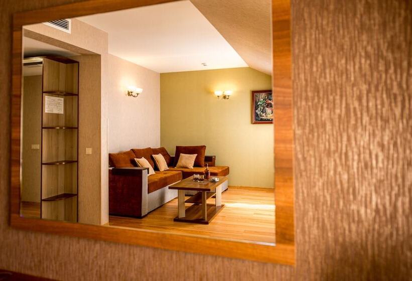 سوییت جونیور با بالکن, &spa Pysanka, готель писанка, 3 сауни та джакузі   індивідуальний відпочинок у спа