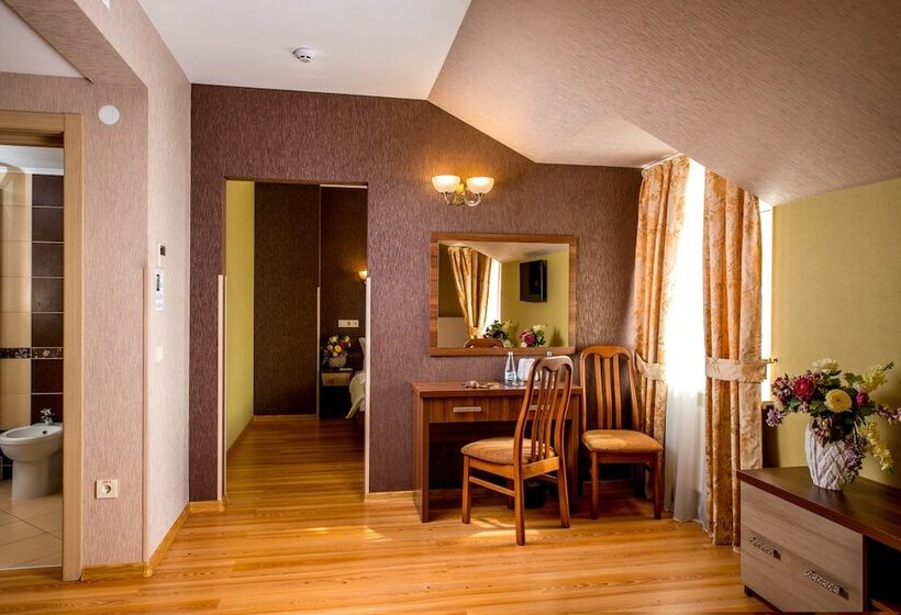 سوییت جونیور با بالکن, &spa Pysanka, готель писанка, 3 сауни та джакузі   індивідуальний відпочинок у спа