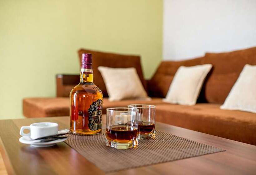 سوییت جونیور با بالکن, &spa Pysanka, готель писанка, 3 сауни та джакузі   індивідуальний відпочинок у спа