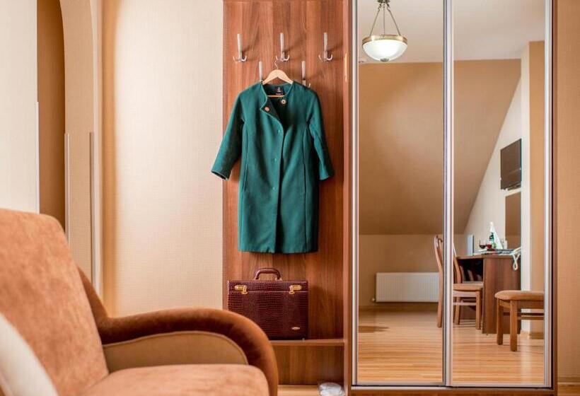 سوییت جونیور, &spa Pysanka, готель писанка, 3 сауни та джакузі   індивідуальний відпочинок у спа