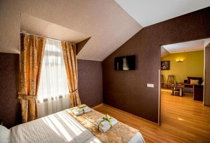 سوییت جونیور با بالکن, &spa Pysanka, готель писанка, 3 сауни та джакузі   індивідуальний відпочинок у спа