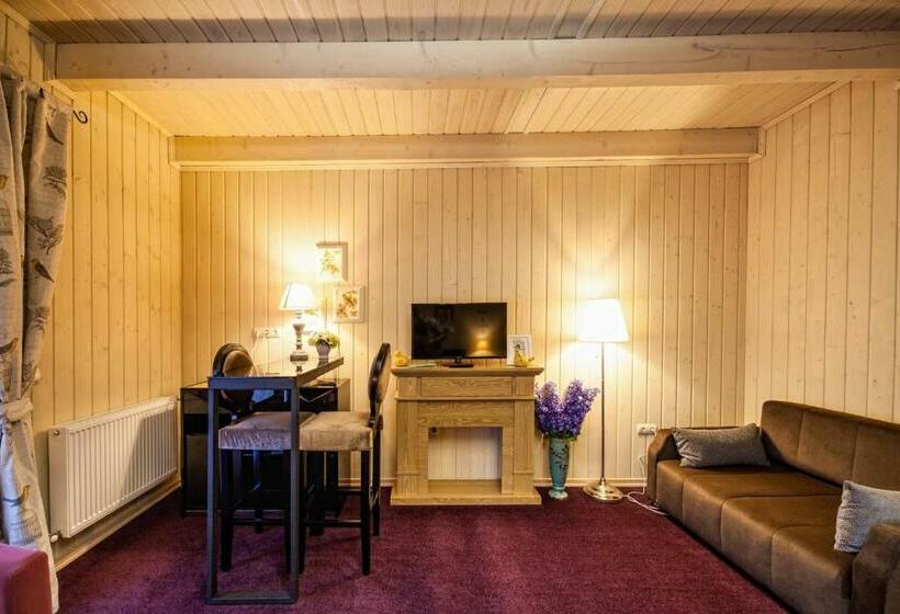 جناح, Olga Deluxe