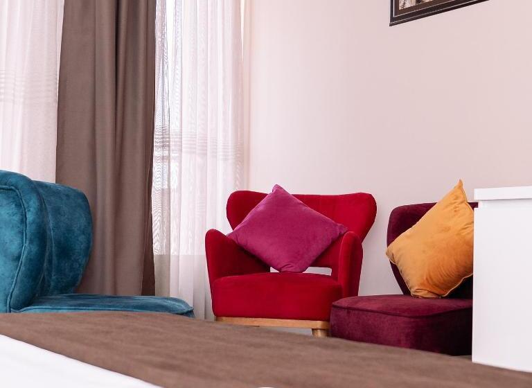 اتاق استاندارد سه تخته با چشم‌انداز, Apollonia