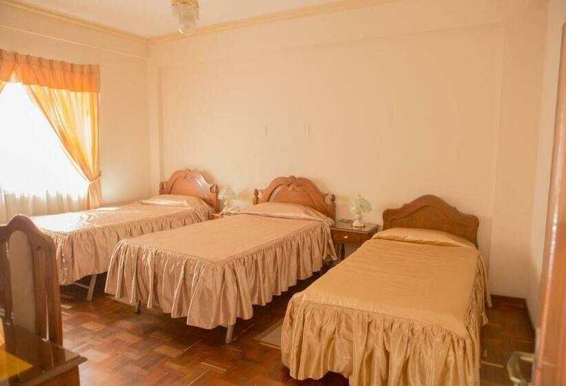 اتاق استاندارد سه نفره, Hostal España