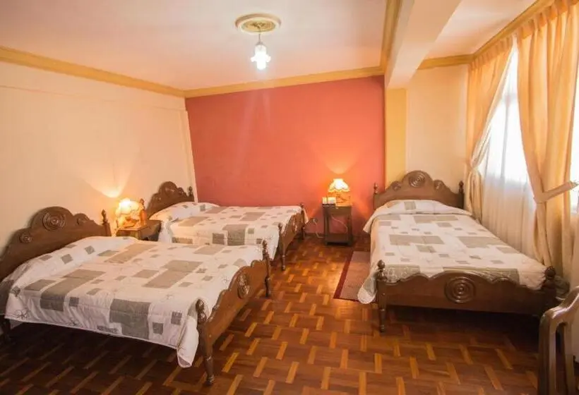 اتاق استاندارد سه نفره, Hostal España