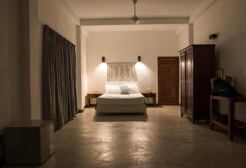 带花园景观和一个卧室的别墅, Nagenahira Beach Villa