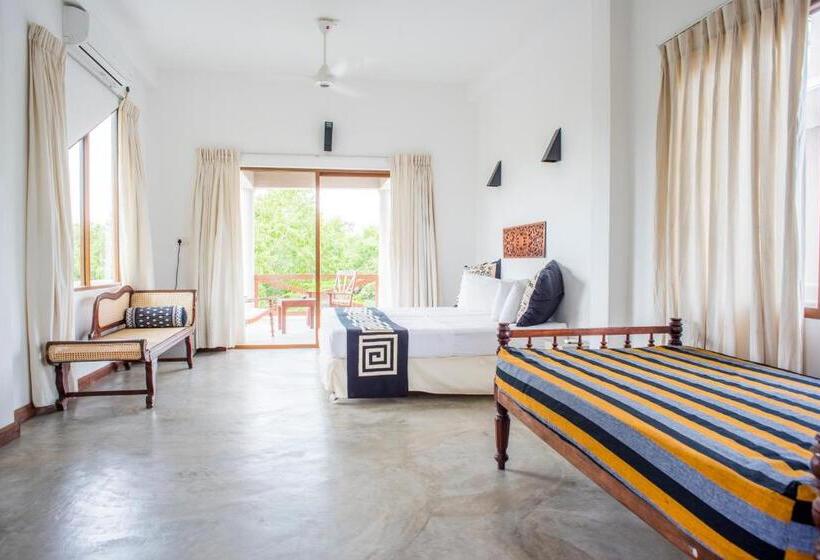 إستوديو قياسى مزودة بتراس, Nagenahira Beach Villa