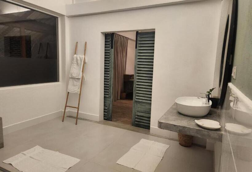 带海景的复工套房, Nagenahira Beach Villa