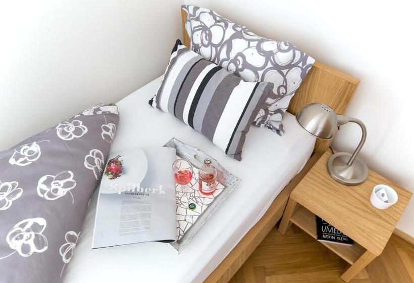 חדר בסיסי יחיד עם חדר אמבטיה משותף, Bed And Breakfast Placzek