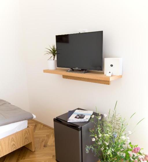 חדר בסיסי יחיד עם חדר אמבטיה משותף, Bed And Breakfast Placzek