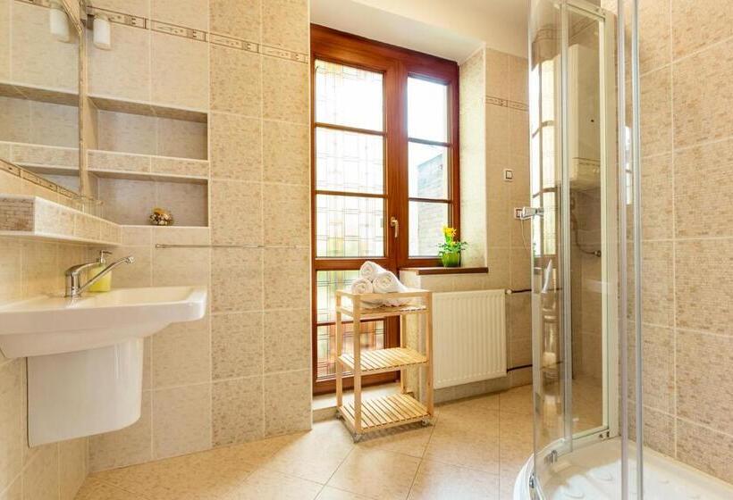 스탠다드 룸, Pštrossova Vila U Klášterní Zahrady