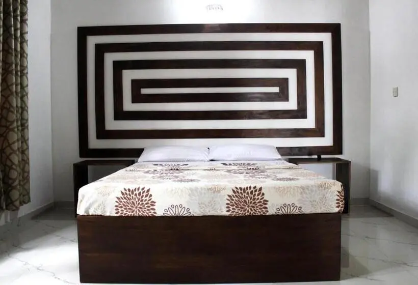 Deluxe Rum, Hostel First
