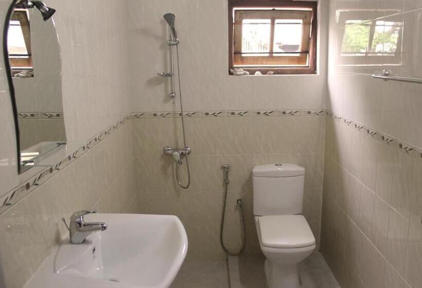 标准间, Hostel First
