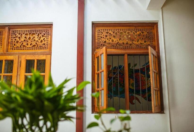 Habitació Estàndard Bany Compartit, Hostel First