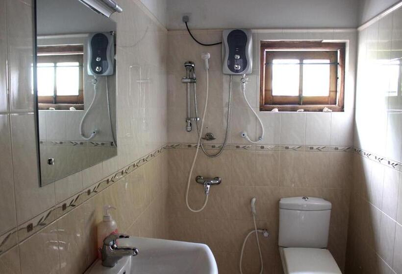 Habitació Estàndard Bany Compartit, Hostel First