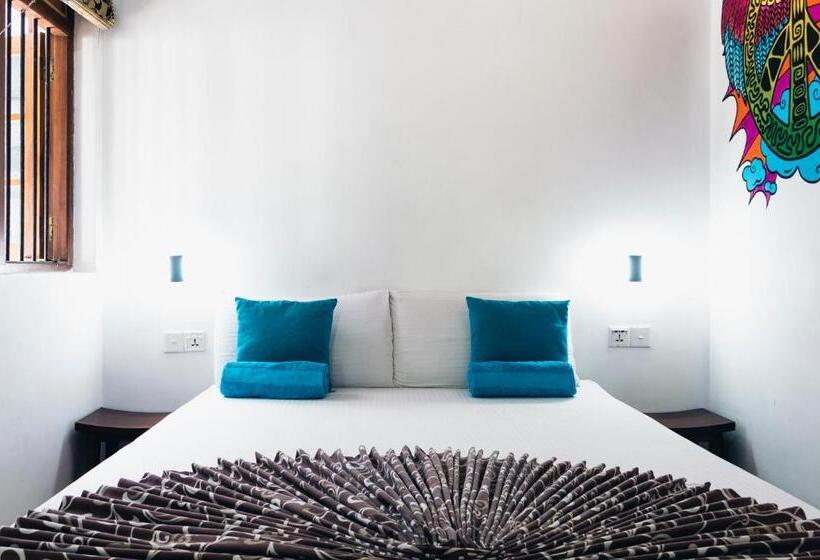 Habitació Estàndard Bany Compartit, Hostel First