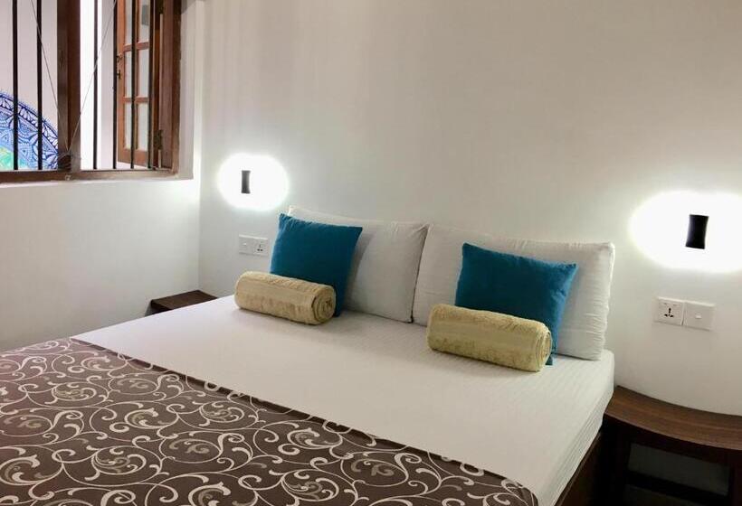 Habitació Estàndard Bany Compartit, Hostel First