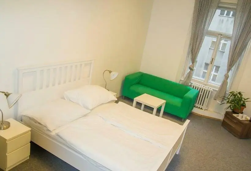 اتاق استاندارد با سرویس بهداشتی مشترک, Hostel Franz Kafka