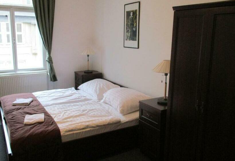 اتاق استاندارد با سرویس بهداشتی مشترک, Hostel Franz Kafka