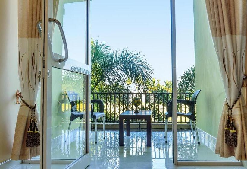 Номер Стандарт Вид на Сад, Ancient Village