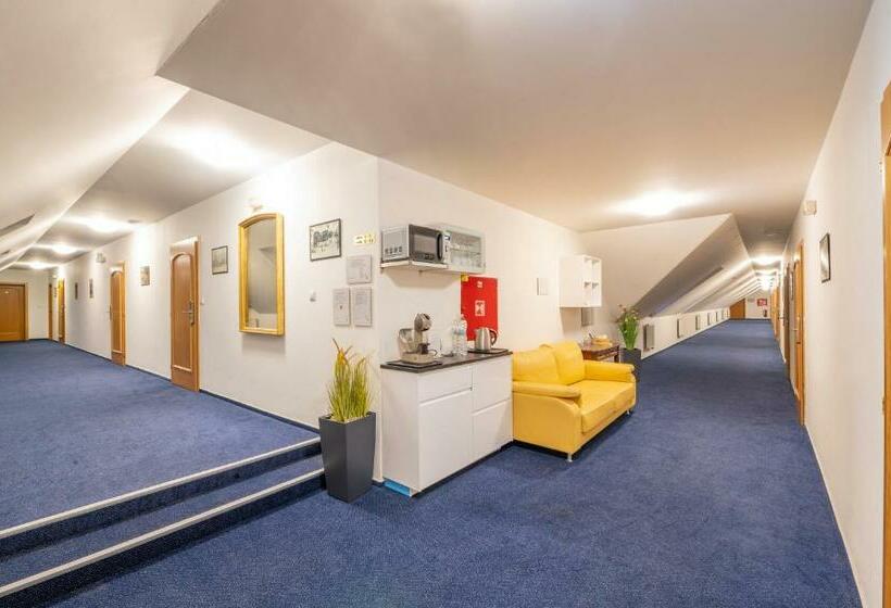 标准三人间, Belcredi