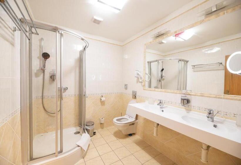 标准三人间, Belcredi