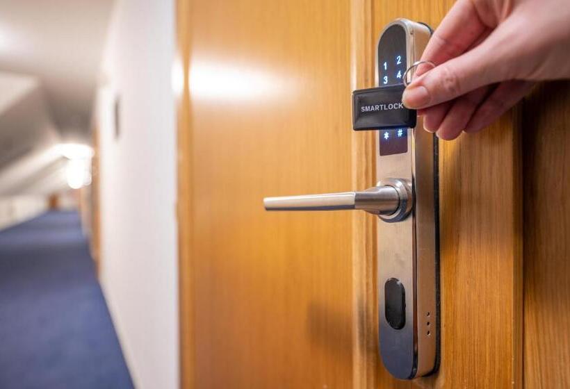 豪华三人间, Belcredi