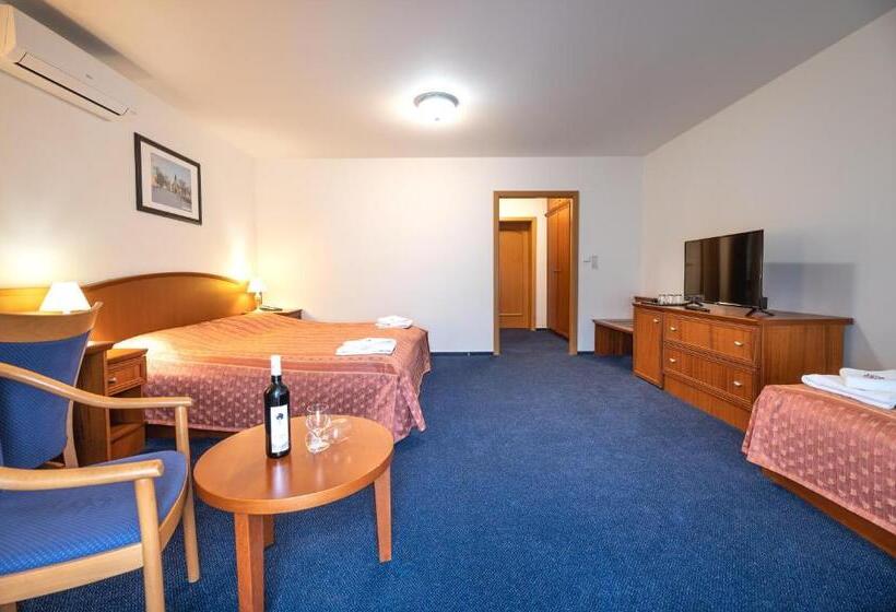 豪华三人间, Belcredi