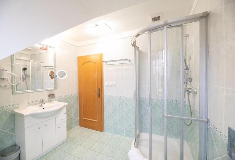 家庭套房, Belcredi