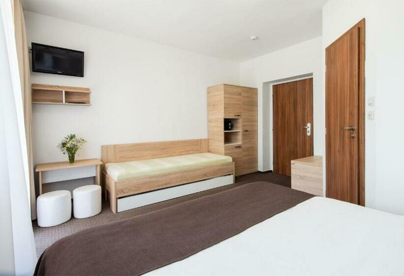 Comfort room with balcony, Bon