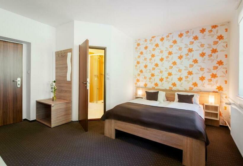 Comfort room with balcony, Bon