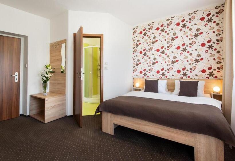 Comfort room with balcony, Bon