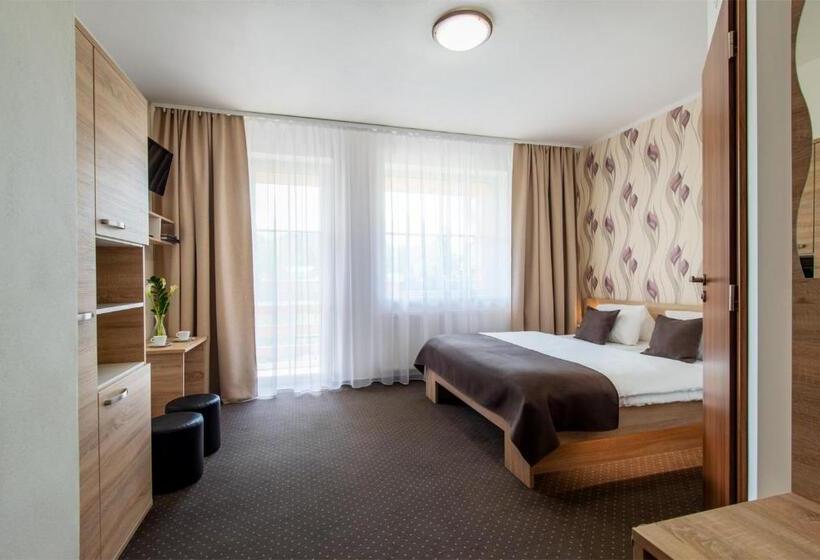 Comfort room with balcony, Bon