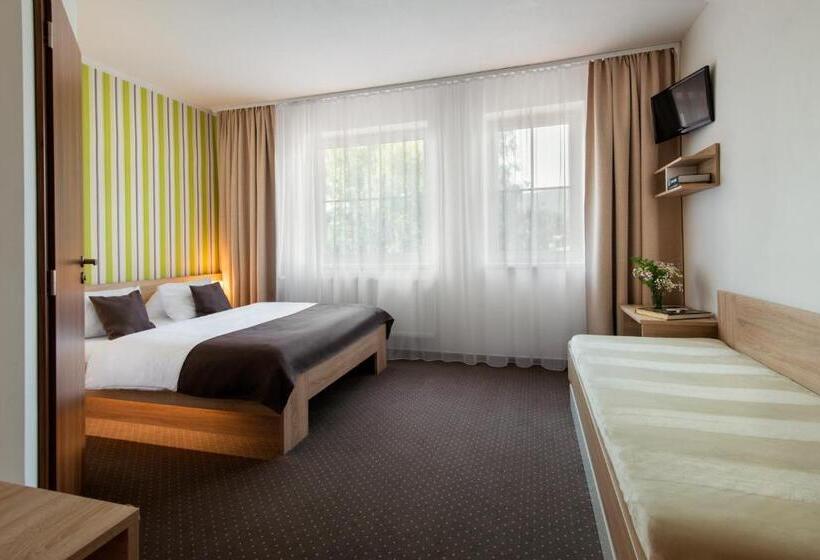 컴포트 트리플 룸, Bon