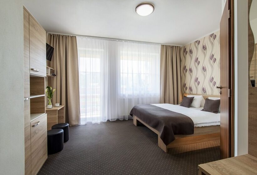 Comfort room with balcony, Bon