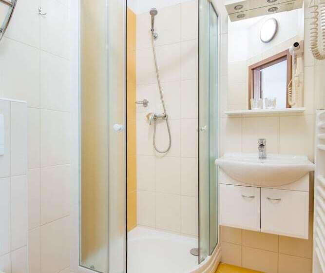 Comfort room with balcony, Bon