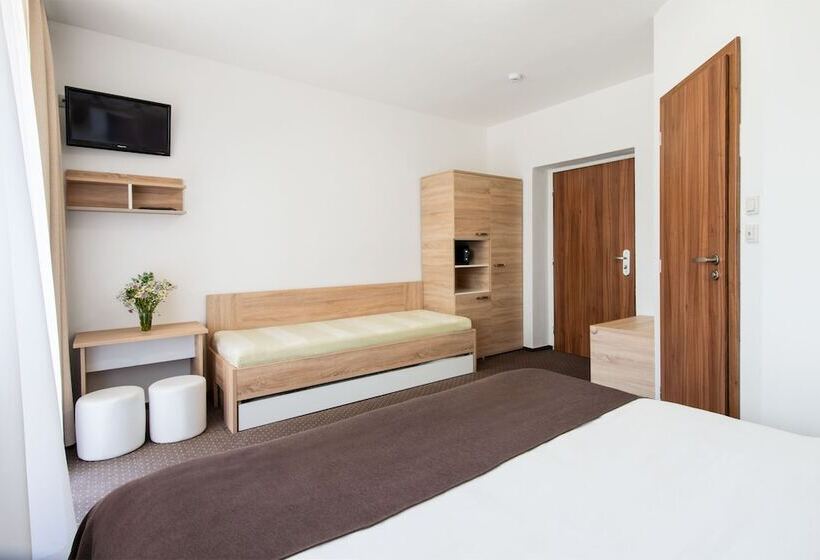 컴포트 트리플 룸, Bon