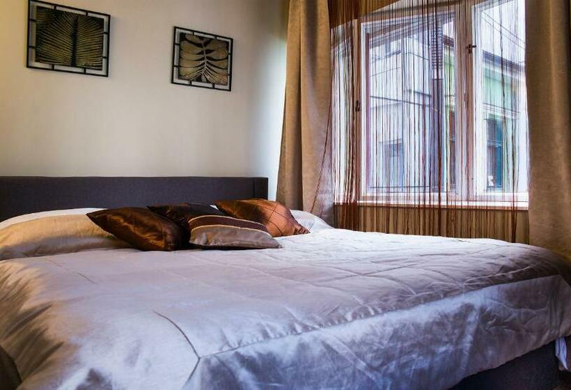 标准间, Dům U Pikové Desítky