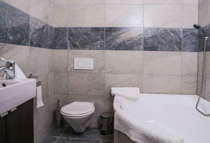 标准间, Dům U Pikové Desítky