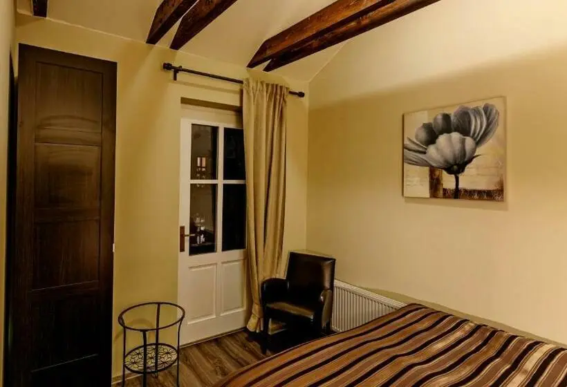 Duplex-huone, Dům U Pikové Desítky