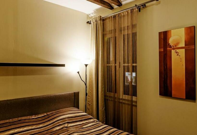 اتاق دوبلکس, Dům U Pikové Desítky