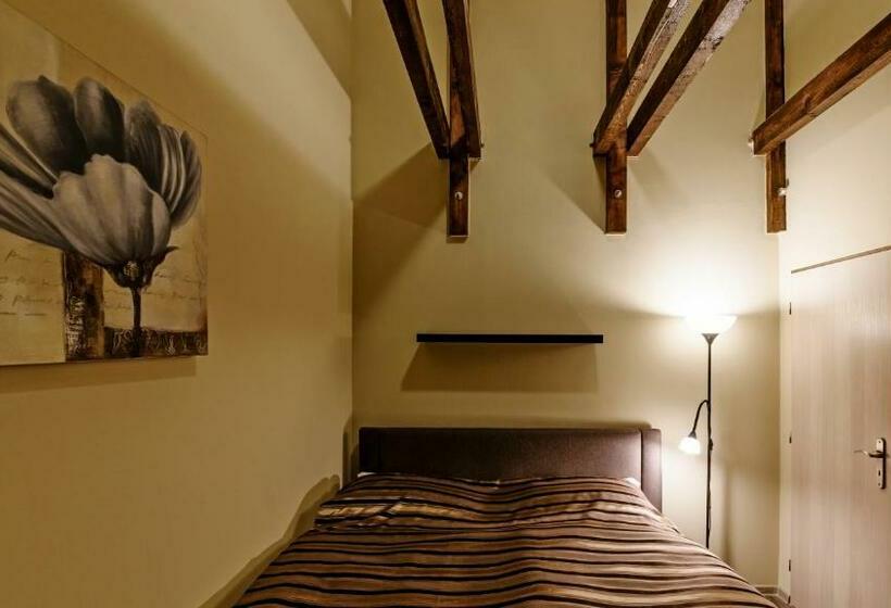 复式房间, Dům U Pikové Desítky