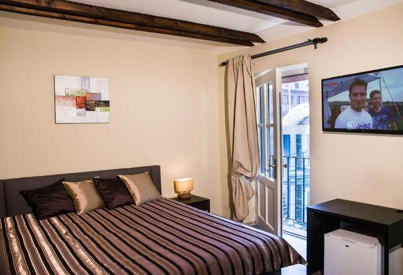 带大床的标准间, Dům U Pikové Desítky